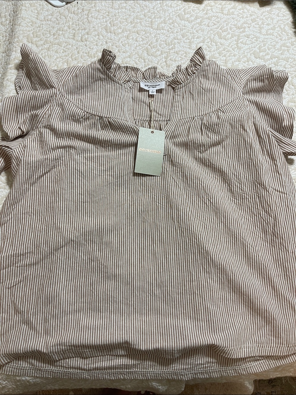 EESOME Boutique T Shirt